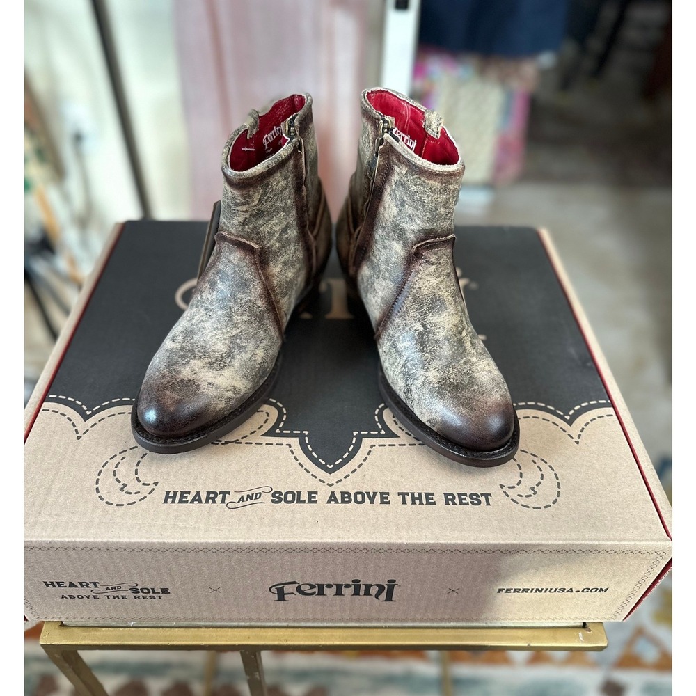 Ferrini NWB Women's Distressed Leather Ankle Boots‎ Side Zip Western Style SZ6B - Picture 11 of 12
